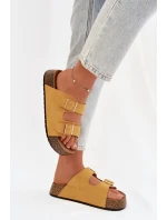 Dámské pantofle na korkové platformě se zlatými sponami Žluté model 21919307 - EVENTO