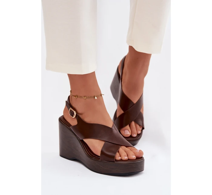 Dámské sandály z eko kůže na platformě Čokoládové model 21937446 - Boto