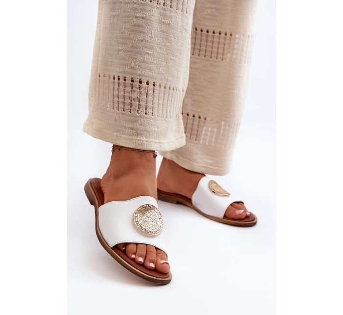 Zazoo 2938 Kožené Žabky Na Ploché Podrážce S Ozdobou Bílé