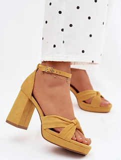 Dámské sandály na podpatku z imitace semiše Žluté model 22107170 - Boto