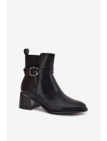 Dámské kotníkové boty Sylira na sloupku s páskem a přezkou – černé Dámské kotníkové boty Sylira na sloupku s páskem a přezkou – černé