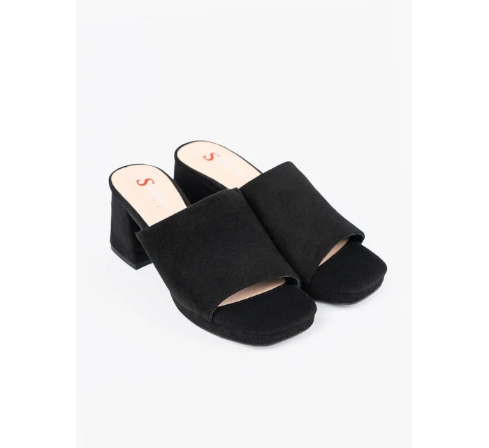 Zajímavé černé dámské  nazouváky na širokém podpatku