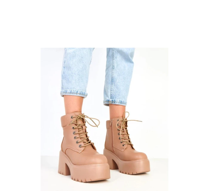 Boty na podpatku model 217928 Solea Boty na podpatku model 217928 Solea