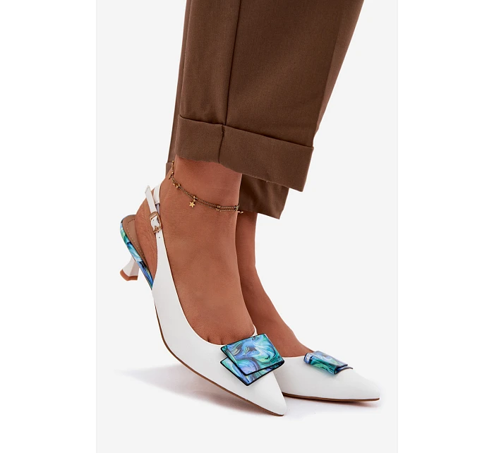 Kožené dámské lodičky na podpatku s ozdobou model 22100350 Bílé - D&A