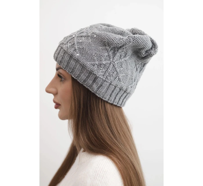 Dámská zimní čepice s vlnou a ozdobným pletením s perličkami model 21783051 tmavě šedá - K-Fashion