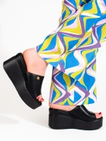 Exkluzívní černé dámské  nazouváky na klínku