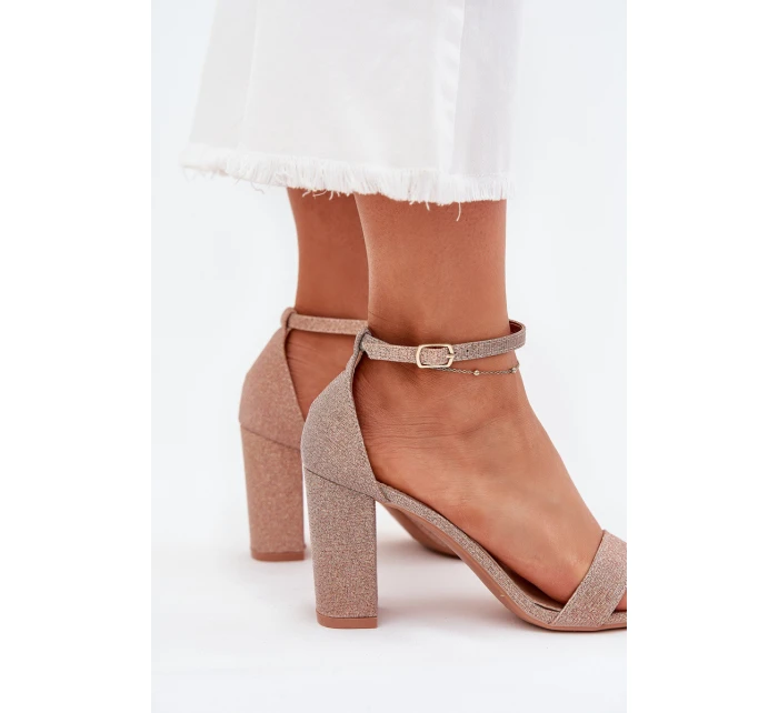 Lesklé Dámské Sandály Na Podpatku Růžové Zlato model 21704008 - Boto Lesklé Dámské Sandály Na Podpatku Růžové Zlato model 21704008 - Boto