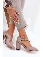 Kožené Lodičky Na Podpatku S Přezkou model 21691322 Šedé - VINCEZA Kožené Lodičky Na Podpatku S Přezkou model 21691322 Šedé - VINCEZA