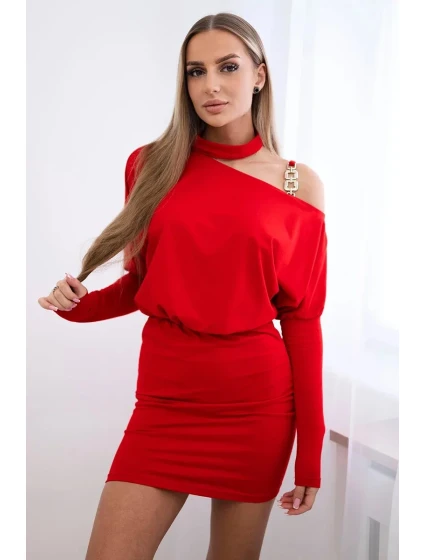 Šaty se zdobením na ramenou červené