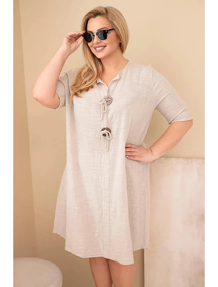 Dámské bavlněné šaty pro plnoštíhlé s vázáním na výstřihu béžová