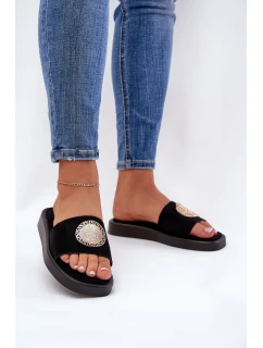 Dámské pantofle se zlatou ozdobou černé model 21685525 - Boto