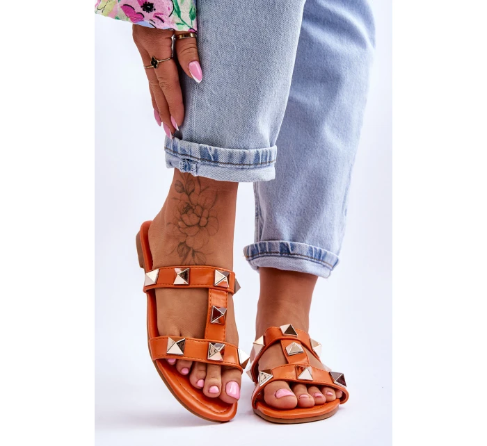 Dámské pantofle s velkými cvočky model 21618024 - Boto Dámské pantofle s velkými cvočky model 21618024 - Boto