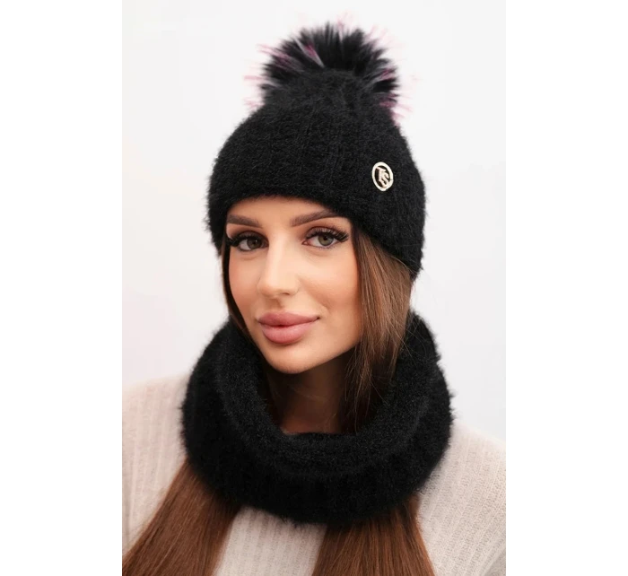 Dámská zimní souprava s bambulí a nákrčníkem černý