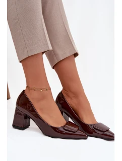 Dámské lakované lodičky na blokovém podpatku s ozdobou Isoline – čokoládové