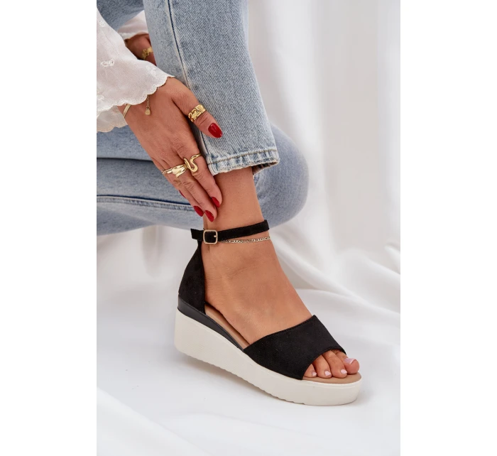Lehké sandály na platformě a s jemným černé model 21684676 - Boto