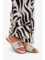 Elegantní dámské pantofle s ozdobou na plochém podpatku bílé model 21685539 - Boto