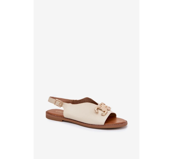 Dámské sandály na plochém podpatku se zlatou ozdobou béžové model 21701665 - EVENTO