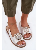 Elegantní sandály s ozdobou na plochém podpatku model 21698192 stříbrné - S.Barski Elegantní sandály s ozdobou na plochém podpatku model 21698192 stříbrné - S.Barski