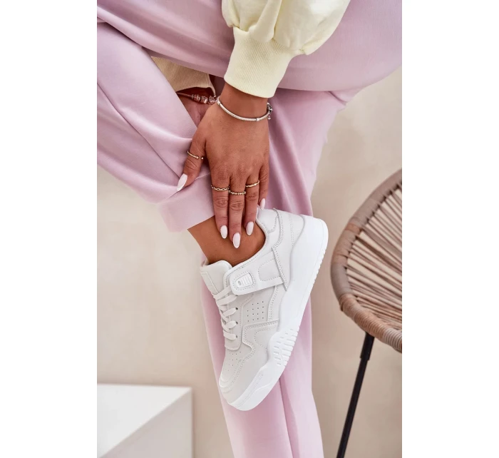 Dámské sportovní tenisky z eko kůže – bílé