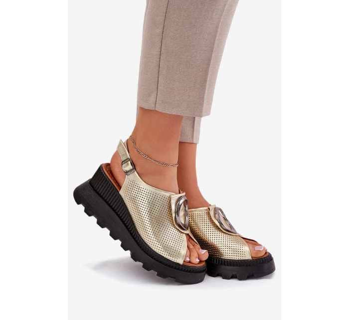 Kožené Dámské Sandály Na Klínu S Ozdobou Artiker model 21695639 Zlaté - Boto