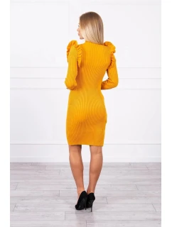 Přiléhavé svetrové šaty s knoflíky hořčicové barvy