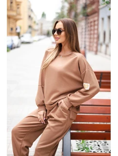 Komplet dámský máslový s volnou mikinou a kalhotami s nápisem LOVE tmavě camelový