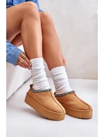 Dámské pantofle na platformě s výšivkou model 21673352 - Boto