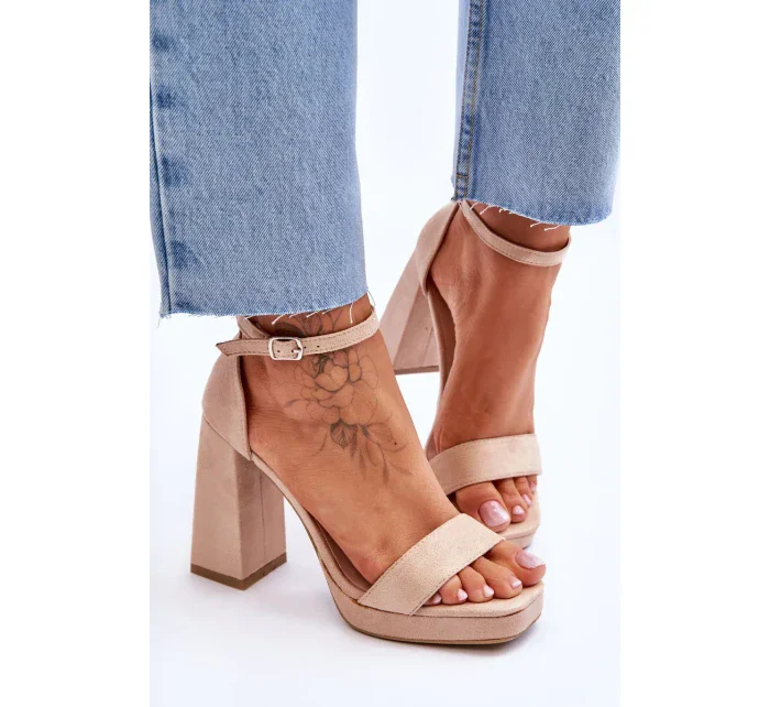 Módní semišové sandály na čtvercovém podpatku Béžové Merila Módní semišové sandály na čtvercovém podpatku Béžové Merila
