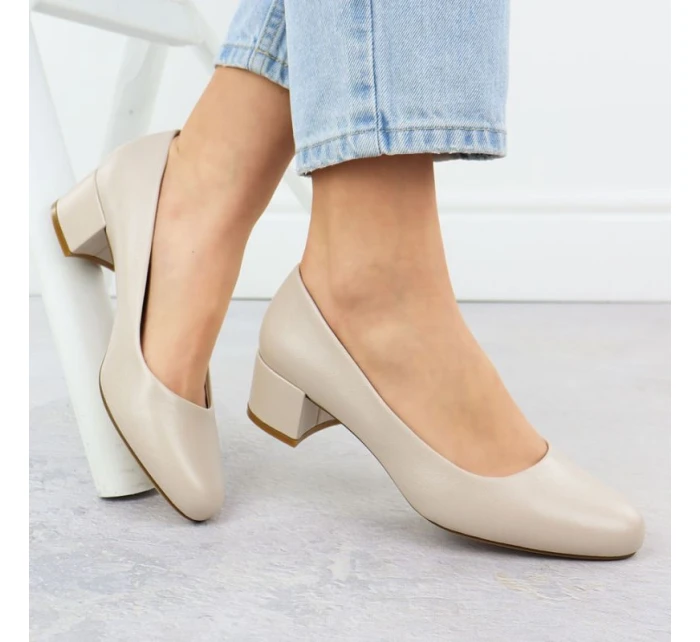 Béžové lodičky na klínku Sergio model 22013058 - LEONE Béžové lodičky na klínku Sergio model 22013058 - LEONE