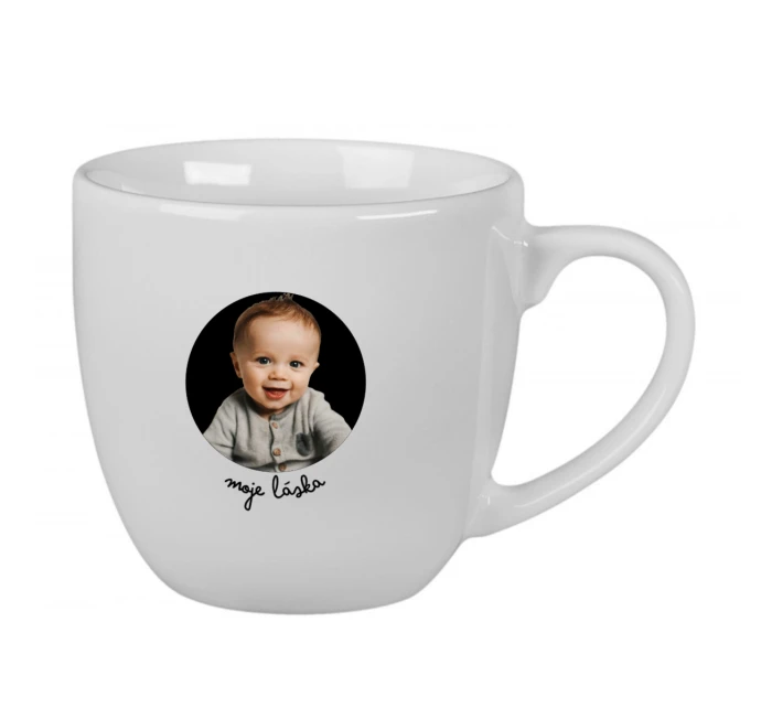 Personalizovaný keramický hrnek 400 ml s výřezem fotky na podkladu 