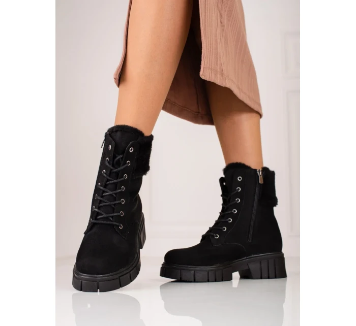 Komfortní dámské kotníčkové boty černé na plochém podpatku Komfortní dámské kotníčkové boty černé na plochém podpatku