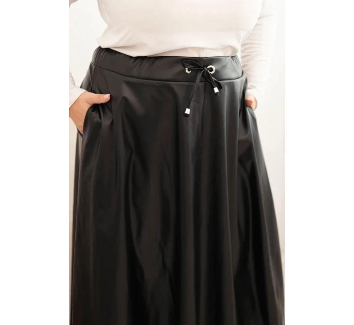 Dámská sukně Plus Size z ekologické kůže s gumou a šňůrkou v pase černá