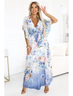 model 21178444 Vzdušné maxi šaty s obálkovým výstřihem a květinovým vzorem BLUE ROSE - numoco basic