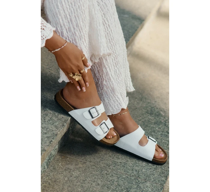 Dámské Pantofle Na Platformě S Přezkami Bílé model 21694124 - EVENTO