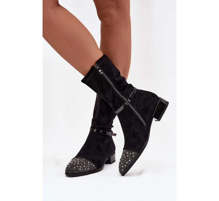 Dámské kotníkové boty na nízkém podpatku s ozdobou a páskem D&A MR52-165 Černé