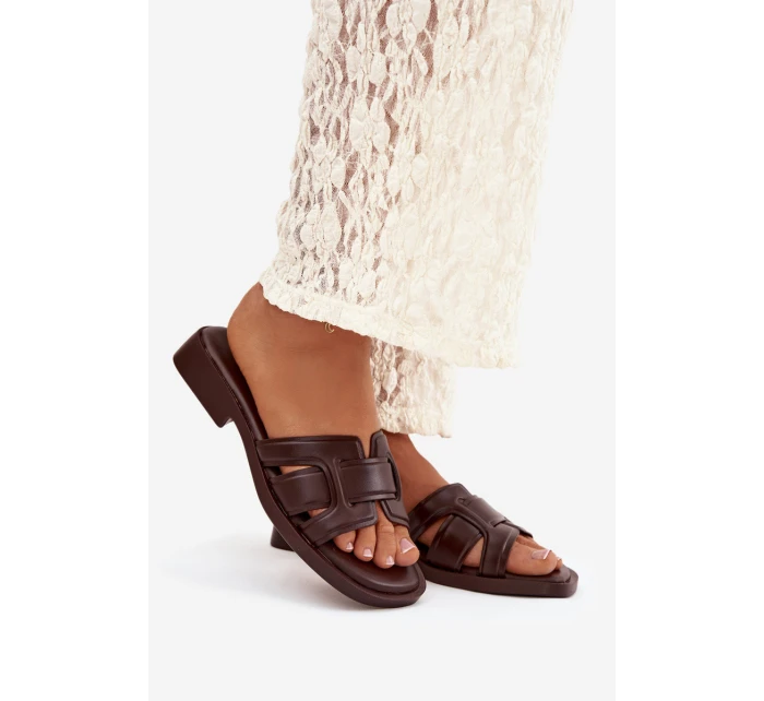 Dámské pantofle na ploché podrážce čokoládové Lorania Dámské pantofle na ploché podrážce čokoládové Lorania