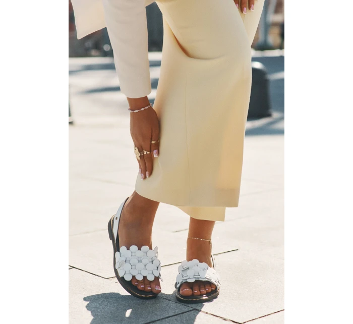 Kožené sandály na plochém podpatku bílé model 21694281 - Zazoo