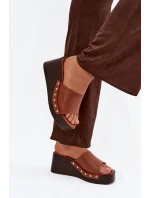 Dámské nazouváky na platformě se zlatými přezkami camel Arionne Dámské nazouváky na platformě se zlatými přezkami camel Arionne