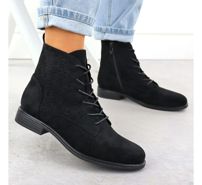 Dámské černé semišové prolamované kozačky model 21905582 - S.Barski Dámské černé semišové prolamované kozačky model 21905582 - S.Barski