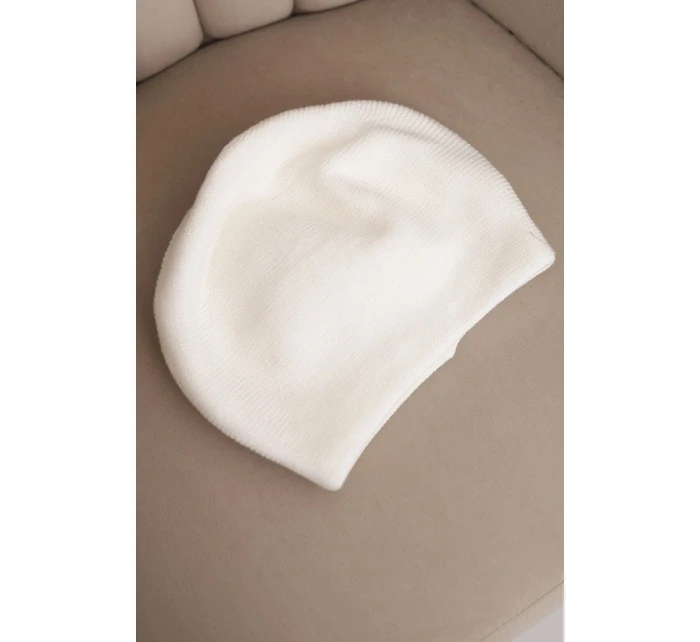 Dámská klasická hladká vlněná čepice beanie K420 bílá
