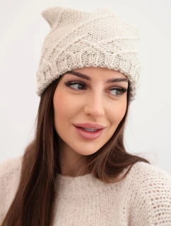 Dámská zimní čepice s ozdobným pletením a střihem béžová model 21878057 - K-Fashion