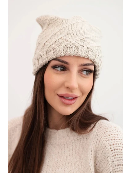 Dámská zimní čepice s ozdobným pletením a střihem béžová model 21878057 - K-Fashion