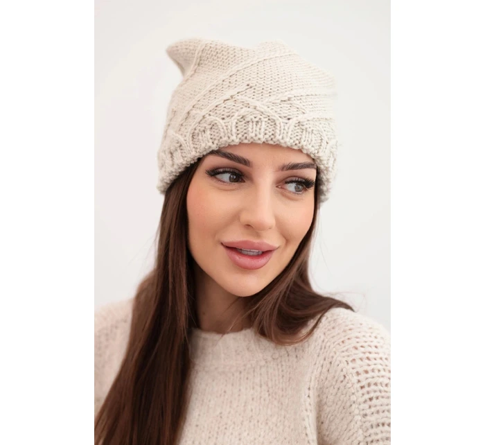 Dámská zimní čepice s ozdobným pletením a střihem béžová model 21878057 - K-Fashion