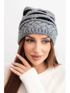 Dámská zimní čepice z vlny v hrubém pletení a pruhy K465 šedá + černá
