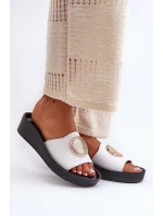 Zazoo 2920 Kožené Dámské Žabky Na Klinu S Zlatým Detailní Bílé Zazoo 2920 Zazoo 2920 Kožené Dámské Žabky Na Klinu S Zlatým Detailní Bílé Zazoo 2920