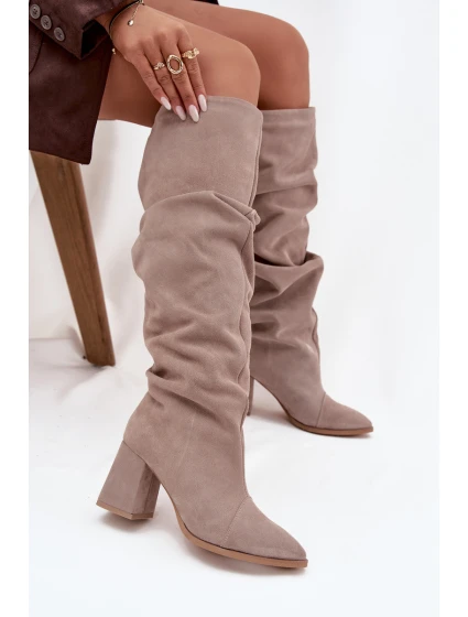 Dámské zateplené kozačky na podpatku Zazoo – béžové, pravý zamsz Dámské zateplené kozačky na podpatku Zazoo – béžové, pravý zamsz