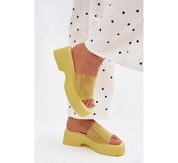 Dámské sandály s páskem Žluté model 22107247 - Boto Dámské sandály s páskem Žluté model 22107247 - Boto