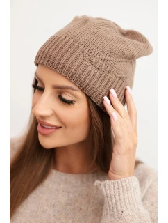 Dámská zimní čepice s vlnou a žebrovaným vzorem K471 mocca