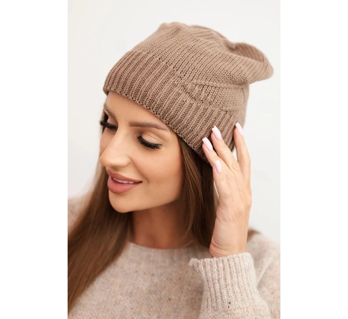 Dámská zimní čepice s vlnou a žebrovaným vzorem K471 mocca