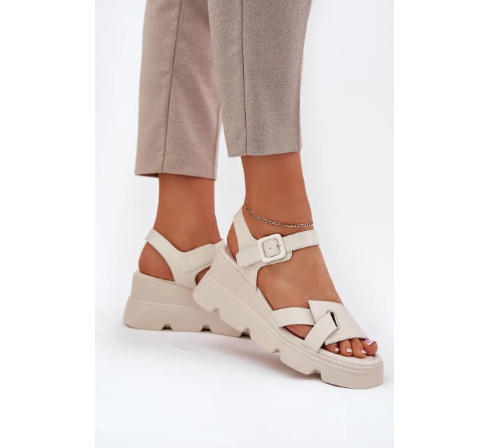 Dámské Kožené Sandály Na Klínu Artiker model 21695626 Béžové - Boto Dámské Kožené Sandály Na Klínu Artiker model 21695626 Béžové - Boto